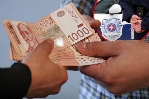 Полицајци похапшени јер су узели мито од 25.000 динара