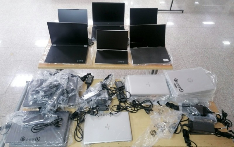 Gradina: 55.000 evra vredni laptopovi i parfemi sakriveni u autobusu