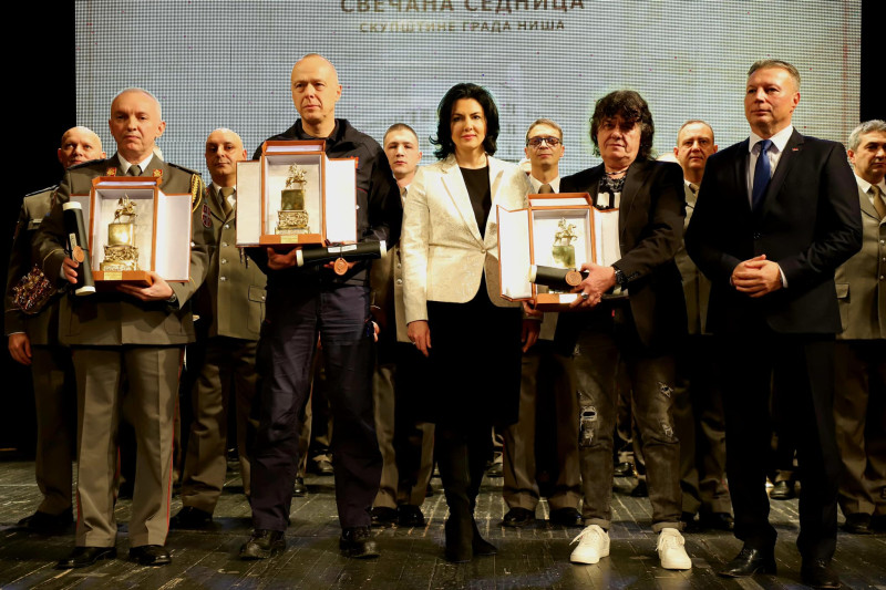 Vojnom orkestru, Goranu Šepi i Vatrogasnoj brigadi uručena Nagrada 11. januar