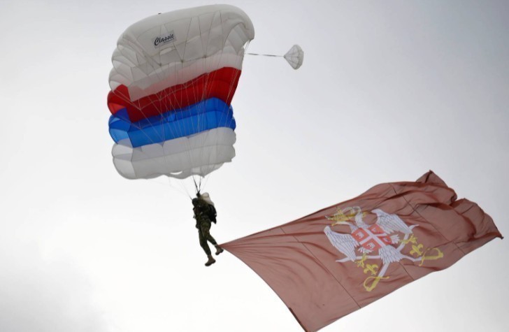 U Nišu prikaz sposobnosti helikopterskih jedinica RV i PVO i 63. padobranske brigade (VIDEO)
