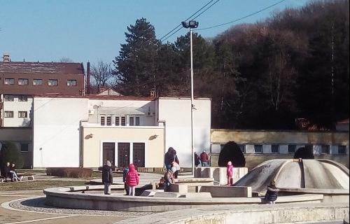 U Nišu će u četvrtak biti promenljivo oblačno sa sunčanim intervalima, a tokom većeg dela dana zadržaće se suvo vreme. Kratkotrajna kiša moguća je samo ponegde, kao lokalna pojava. Vremenska prognoza: Promenljivo oblačno, do 26 stepeni