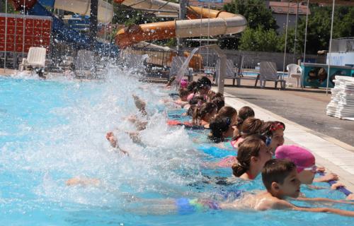 Бесплатна школа пливања за 600 малишана
