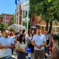 Unija mladih SNS ispred GO Medijana zatražila odgovore od Dragana Milića