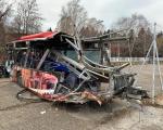 Deo prepolovljenog autobusa nakon udesa u Donjem Međurovu ostavljen pored škole: Đaci preplašeni!
