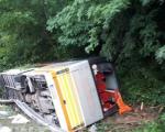 Судар аутобуса и два путничка возила у Грделичкој клисури, 22 особе повређене