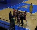 Košarkaši Bora brutalno napali sudiju na utakmici (video)