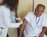 Почела вакцинација: Први вакцину против грипа примио директор Дома здравља