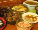 Класичан недељни ручак: Супа са кнедлама, похована пилетина и пире кромпир