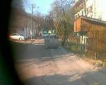 Zaposleni u Crvenom Krstu Niška Banja, izgurali pun kontejner smeća sa ulice