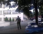 Vojni lekar iz Niša pretio ispred Ministarstva odbrane da će da se spali