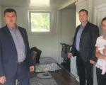 Уговори за коришћење нових монтажних објеката породицама у Куршумлији које су остале без крова над главом због пожара пре годину дана