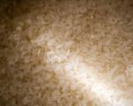 Грозно: Продају пиринач пун црних буба