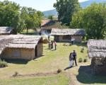 Dokumentarni film o životu u neolitskom naselju Pločnik