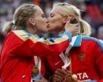 Западна пропаганда и пољубац руских атлетичарки