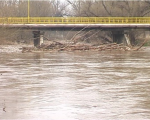 Rečna deponija ispod mosta u Donjoj Vrežini