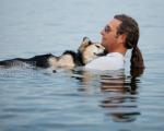 Човек и пас који су расплакали цео свет (ФОТО)