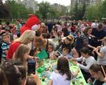Глумци поделили радост и умешност фарбања јаја са најмлађима у највећој нишкој општини