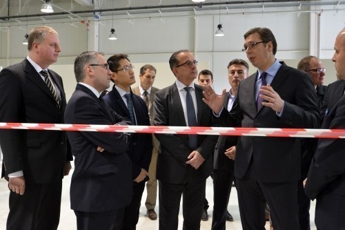 Vučić posetio fabriku "Džonson elektrika"