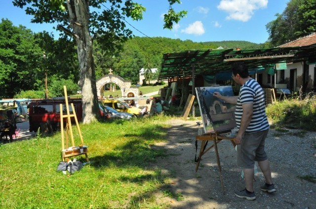 Мотиви манастира Ајдановац на платну уметника