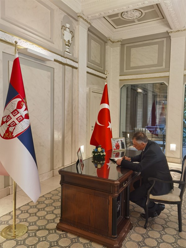 Ministar Tončev donirao dve plate za narod Turske i Sirije