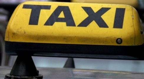 Oteli taksistu i terali ga da ih voza besplatno