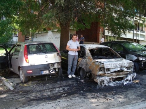 Миле Стојиљковић крај свог уништеног возила, Фото: Бранко Јаначковић
