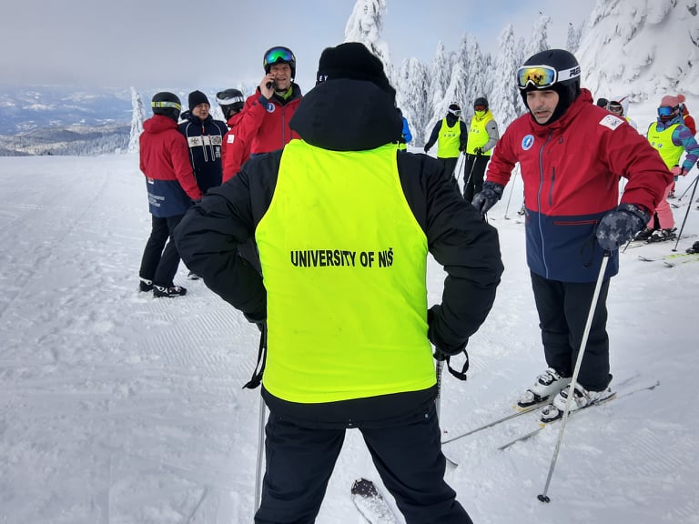 Studenti niškog DIF-a zadovoljni boravkom na Kopaoniku - nastava skijanja protiče bez problema