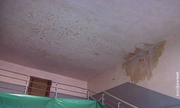 Гимназија у Прокупљу без наставе због оштећења крова