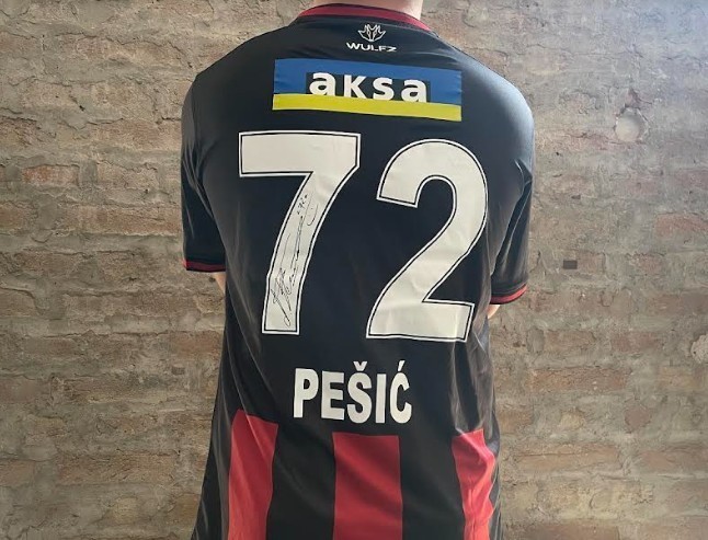 Humanitarna licitacija za potpisani dres fudbalera Nišlije Aleksandra Pešića