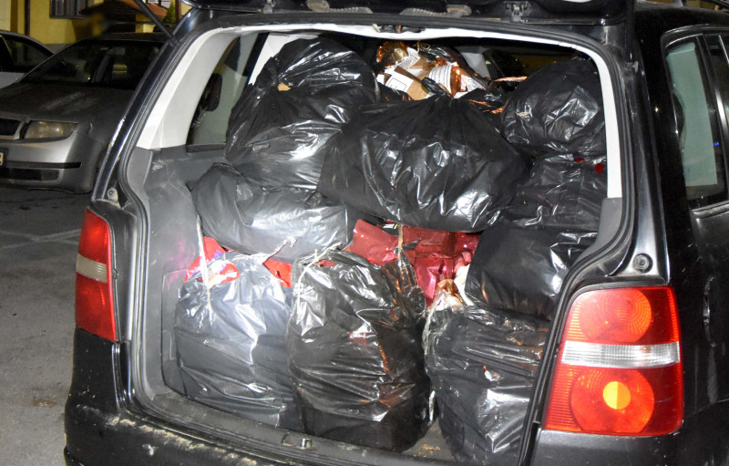 Лесковац: У возилу Врањанца пронађено 227 килограма резаног дувана и 100 боксова цигарета