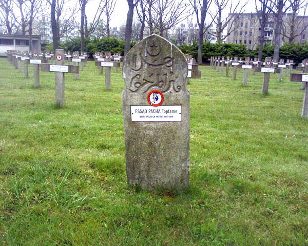 Grob Esad-paše Toptanija u Parizu