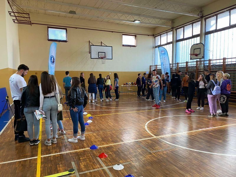 Preko znanja do zdravlja: Studenti doktorskih studija niškog Fakulteta sporta prezentovali atraktivne programe u MŠ „Dr Miodrag Lazić“