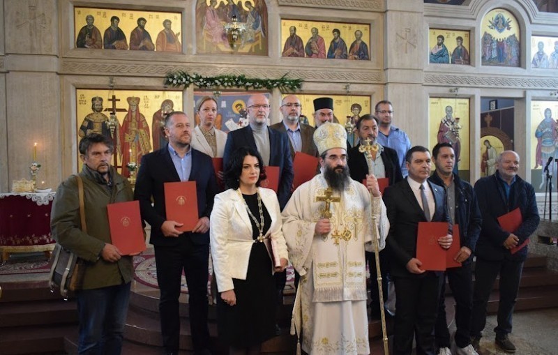 Владика Арсеније уручио Граду Нишу орден Св. Романа Ђунишког првог степена