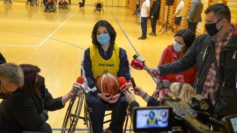 Podrška gradonačelnice Sotirovski košarkašima u kolicima: Igrala sam sa njima, sad znam kako je davati koševe "vezanih" nogu