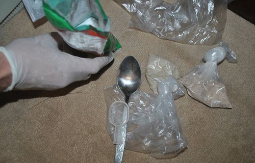 Заплењено 4 килограма хероина, ухапшена једна особа код Бујановца