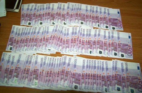 Цариници запленили готово пола милиона евра и килограм злата (фото)