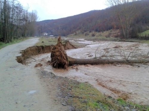 Zbog obilnih padavina ugrožene opštine Vranje, Vladičin Han, Surdulica...