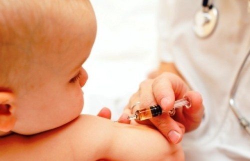Petovalentnih vakcina nema, decu će bosti tri puta