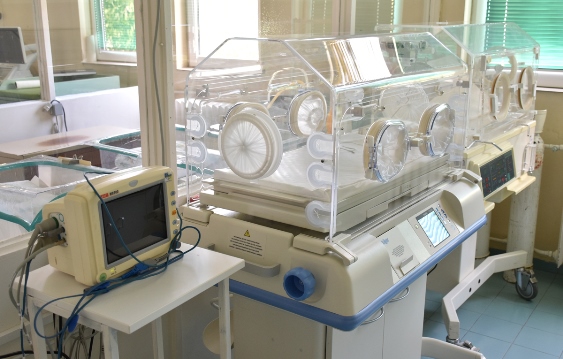 Prokupačko porodilište dobilo najsavremeniji inkubator od Fondacije „Mocart“