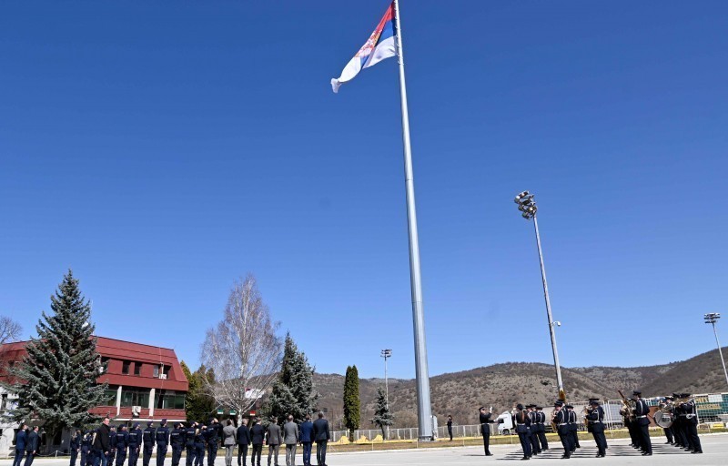 Novi jarbol sa zastavom Srbije visok 45 metara na Gradini