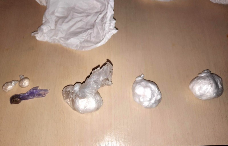 Ниш: Полиција код младића на улици пронашла 14 пакетића кокаина