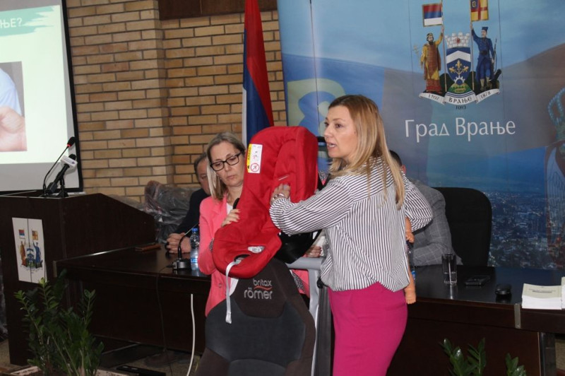 Roditeljima u Vranju uručeno 146 auto-sedišta za bebe