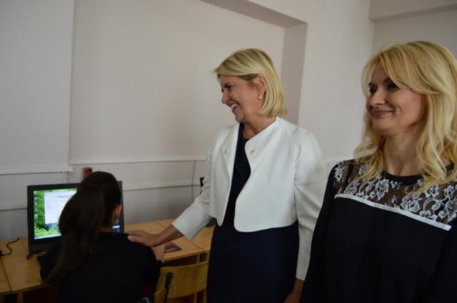 Fondacija „Dragica Nikolić“ donirala Gimnaziji u Leskovcu 25 novih računara