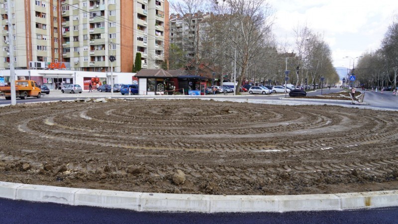 Radovi na kružnom toku kod "Delte" u završnoj fazi - završeno asfaltiranje Bulevara