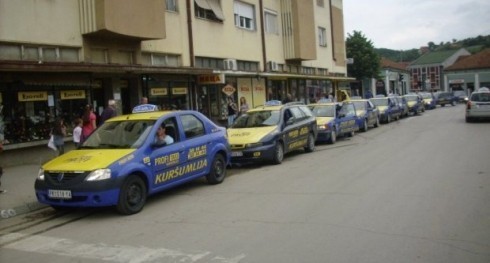 Протест таксиста: Дали им дозволе за рад а немају паркинг места