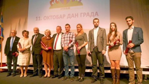 Лесковац: Додељене Октобарске награде града 2015.