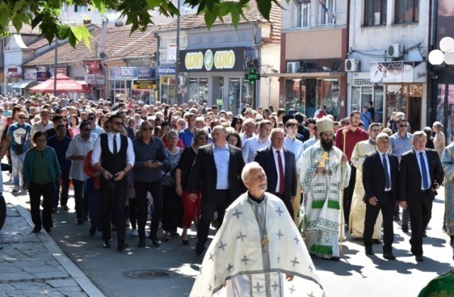 Svečanom liturgijom i litijama Leskovac obeležio Svetu Trojicu