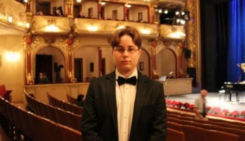 Trinaestogodišnji pijanista iz Niša najbolji u Češkoj