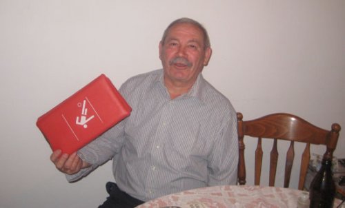 Драгољуб Видановић са својим специјалним јастучетом