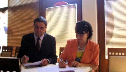 Potpisivanje pristupnice: Zoran Stojanović i Mirjana Đorđević